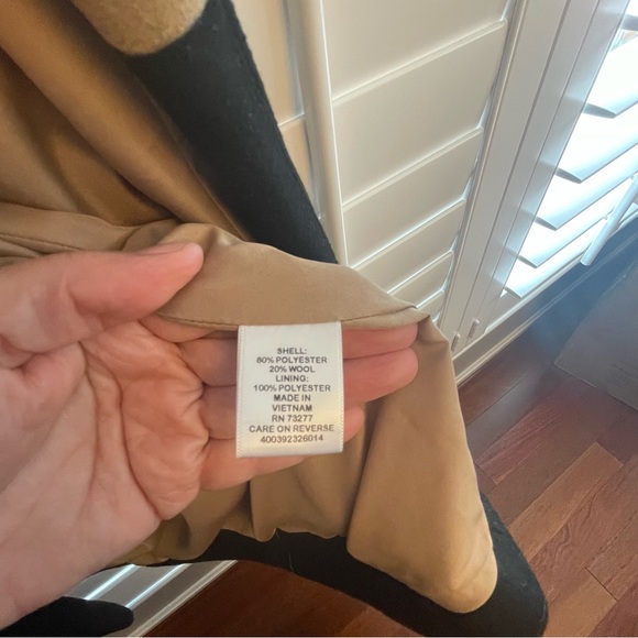 Elle Tan and Black Sleeveless Vest - Picture 7 of 8